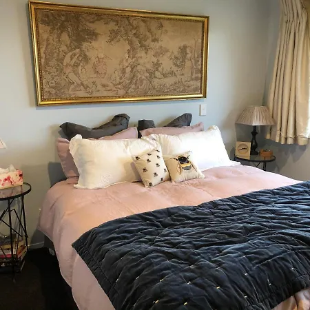 Executive Style Bedroom Wellington Exterior photo